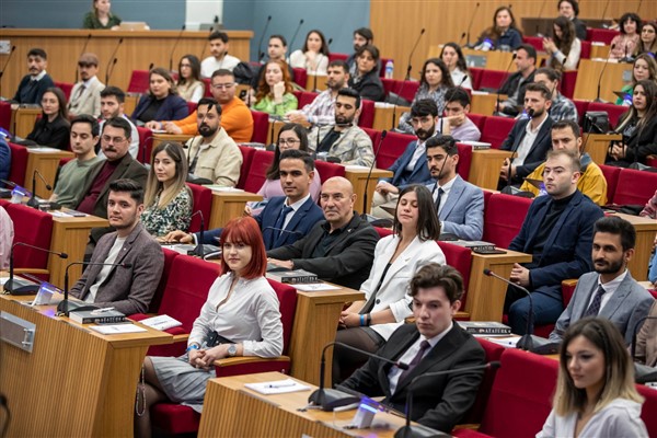 İzmir Gençlik Belediyesi Meclisi, ilk toplantısını yaptı