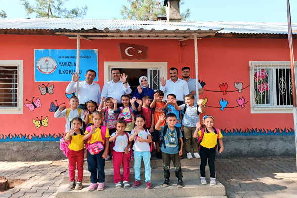 Kahramanmaraş'ta köy okullarına kırtasiye yardımı yapıldı