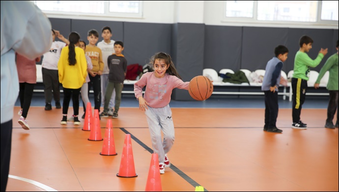 Karaköprü’de Çocuklar Spor Kurslarında Yeteneklerini Keşfediyor