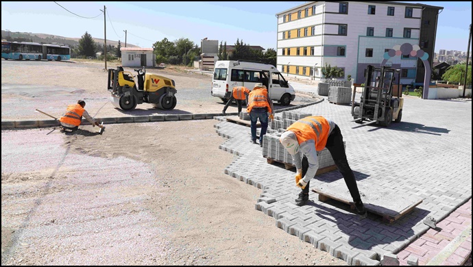Karaköprü'de Üstyapı Çalışmalarıyla Yeni Yollar Kazandırılıyor