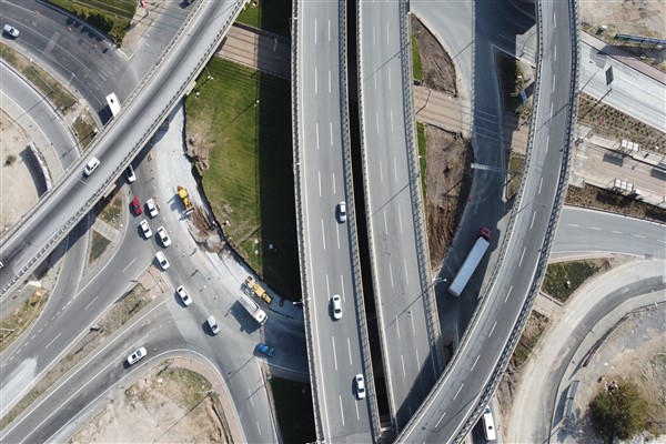 Kayseri'den 3 bulvarı birleştiren Katlı Kavşak düzenleme çalışması