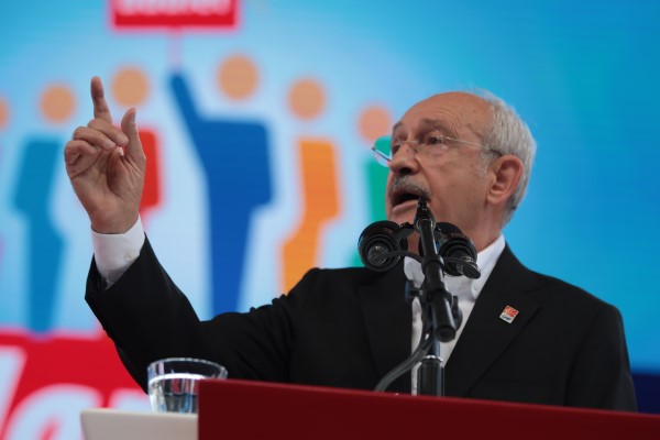 Kılıçdaroğlu'dan Mete Gazoz'a tebrik