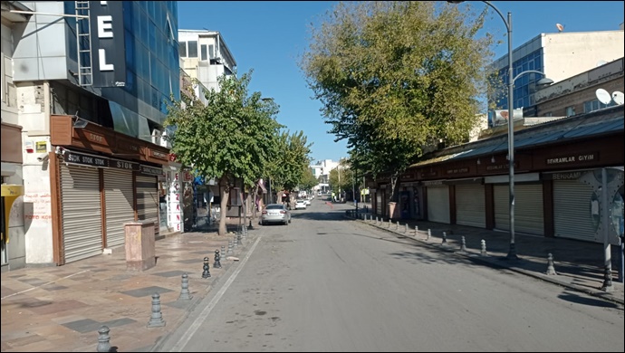 Kısıtlama başladı.. Şanlıurfa'da cadde ve sokaklarda sessizlik hakim