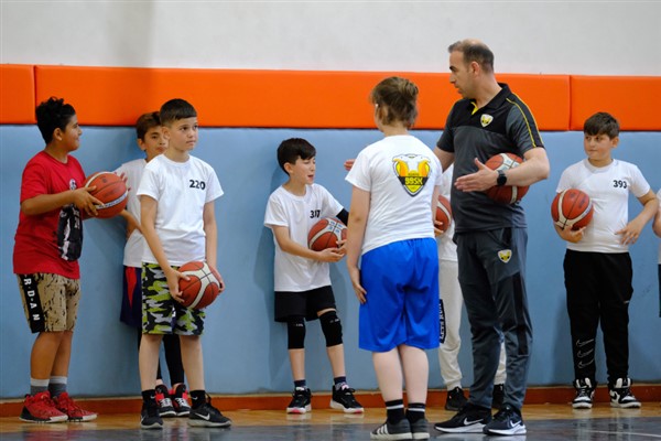 Konya Büyükşehir Belediyespor altyapı seçmelerinde yarınların basketbolcularını aradı