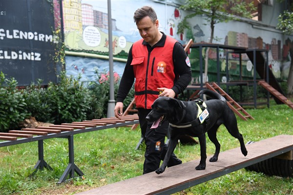 Lena, BAK Kadıköy ekibiyle arama çalışmalarına hazır