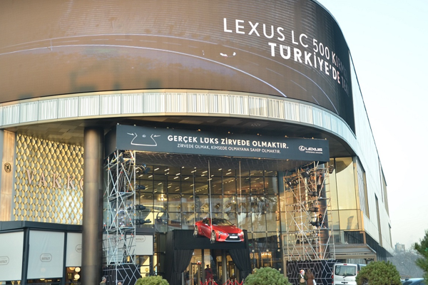 Lexus “en iyi stant ve etkinlik alanı tasarımı” ödülü aldı