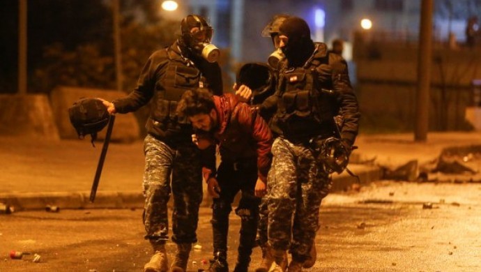 Lübnan'da protestolar: Çatışmada 400 kişi yaralandı