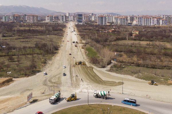 Malatya Büyükşehir Belediyesi 35 metrelik yolda üst yapı çalışmalarına başladı