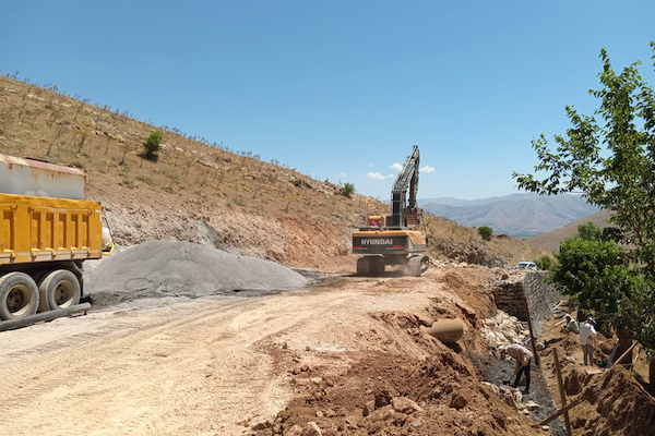 Malatya'da deprem sonrası bozulan yollar yenileniyor