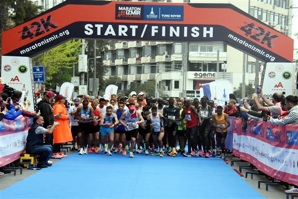 Maraton İzmir’de yeniden rekor