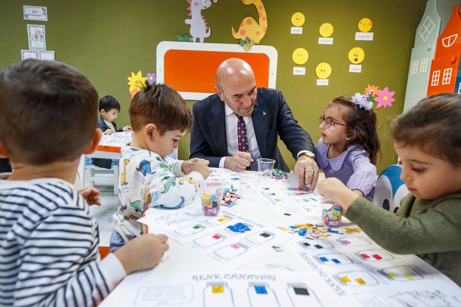 Masal Evi çocuklarından Başkan Soyer’e sürpriz