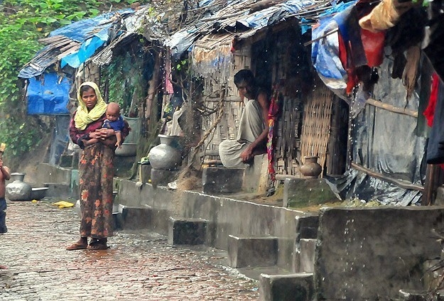 Myanmar’da  Yoksulluk ve sefalet Diz Boyu