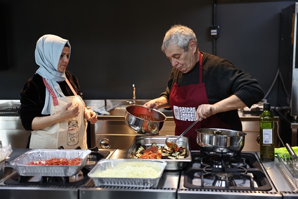 Nilüfer Belediyesi’nin Pancar Deposu’nda fikir paylaşım toplantıları devam ediyor