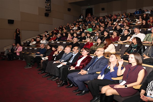 Nilüfer'de “Kum Tanecikleri Anlatıcısı: Tomris Uyar Sempozyumu” başladı