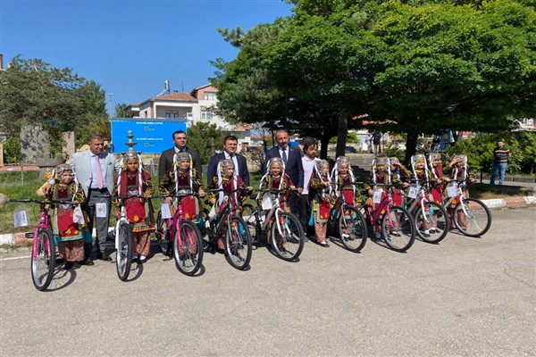 Öğrenciler Zafer Bayramı’nda bisikletlerine kavuştu