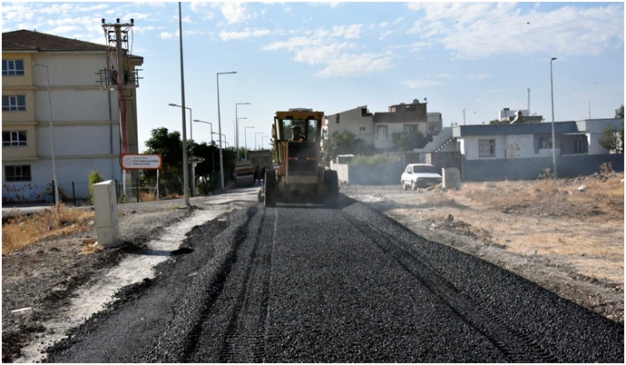 Okul Yolu Sıcak Asfaltla Kaplandı