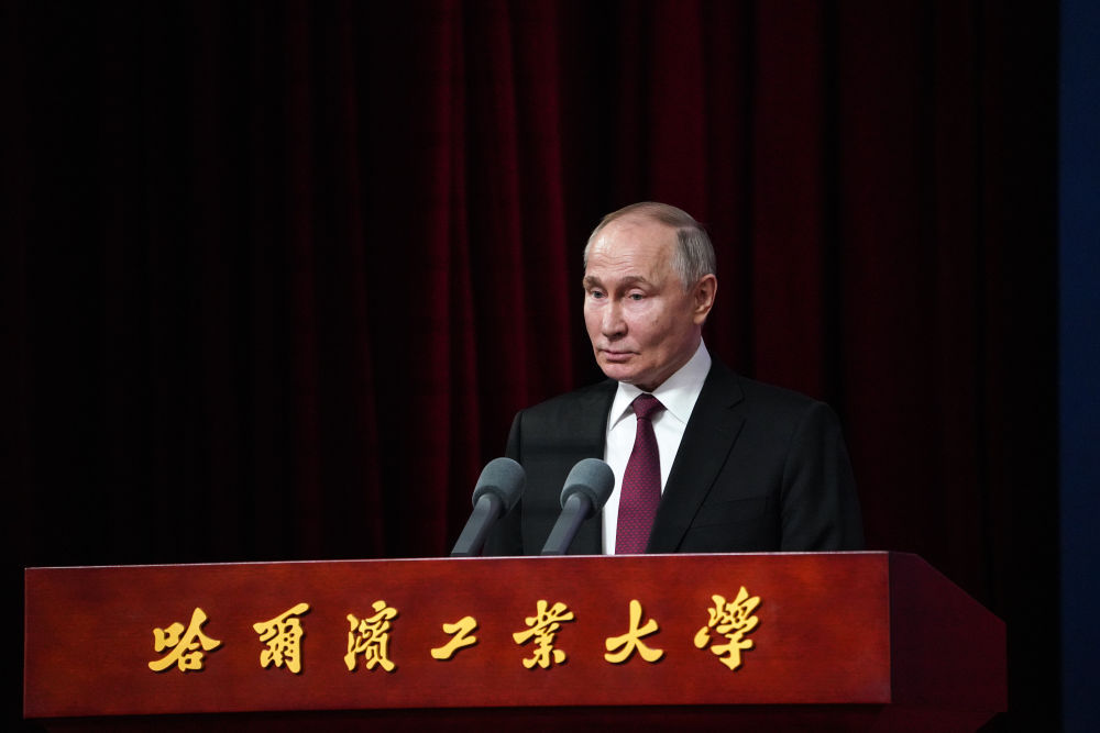 Putin, Harbin Teknoloji Enstitüsü'nü ziyaret etti
