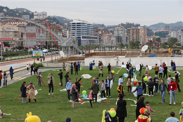 Rize'den engelli çocuklara uçurtma şenliği