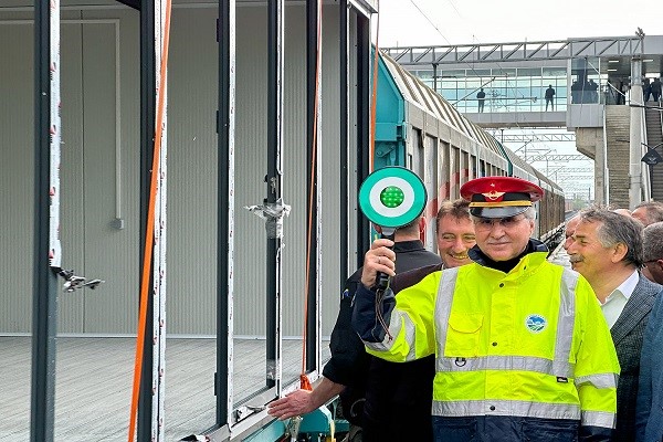 Sakarya’dan Kahramanmaraş’a ‘Kardeşlik Çarşısı’ için 40 konteyner yola çıktı