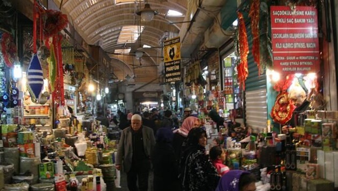 Şanlıurfa Aktar Pazarı’nda corona yoğunluğu!