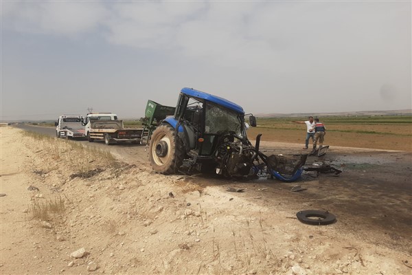 Şanlıurfa'da belediye kamyonu ile traktör çarpıştı: 2 yaralı