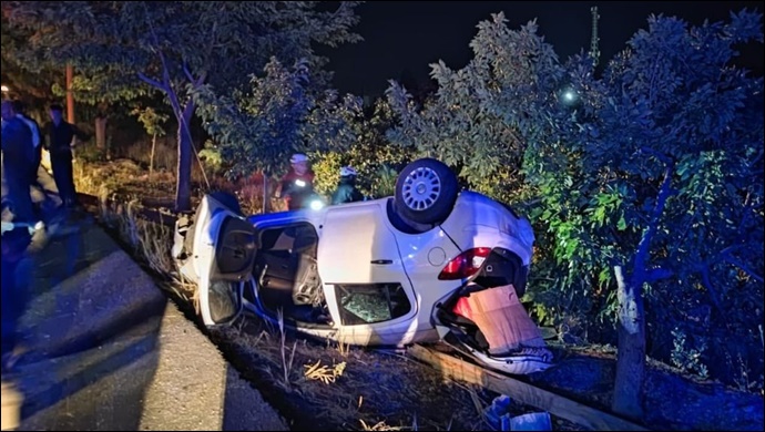 Şanlıurfa 'da kontrolden çıkan otomobil takla attı:2 yaralı