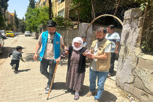 Şanlıurfa'da seçimlerde 187 vatandaşa sağlık personeli refakat etti