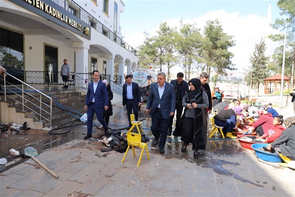 Şanlıurfa'da selden zarar gören ürünler temizlenerek ihtiyaç sahiplerine ulaştırılıyor