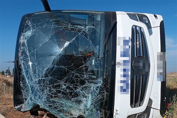 Şanlıurfa'da yolcu otobüsü devrildi