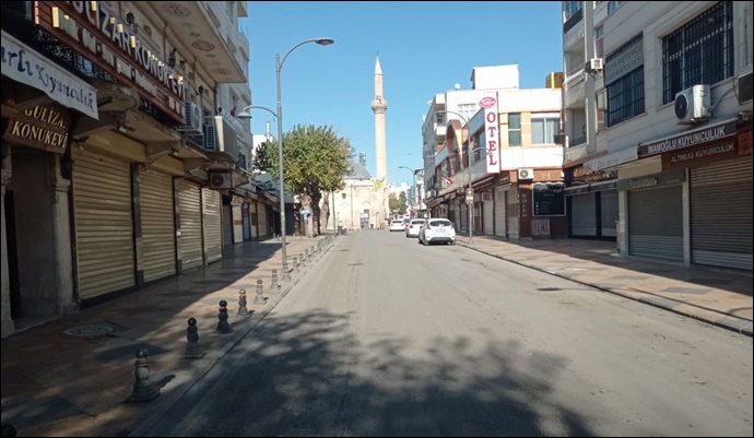 Şanlıurfa sokak ve caddelerinde kısıtlama sessizliği! Urfalılar yasağa uyuyor