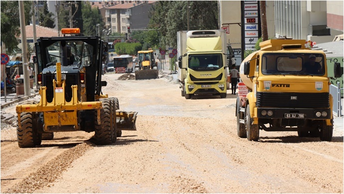 Şanlıurfa'da deforme yollarda asfalt çalışmaları başladı