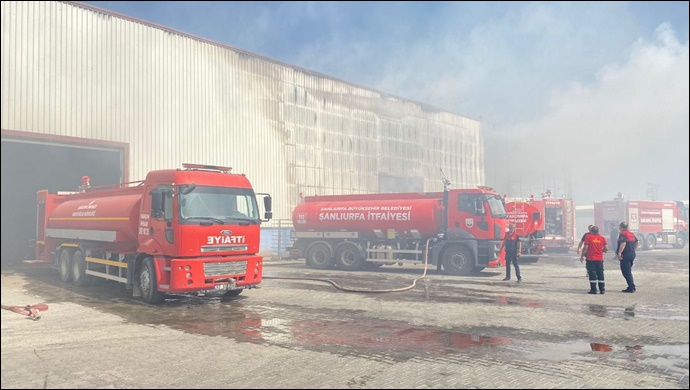 Şanlıurfa'da fabrika yangını