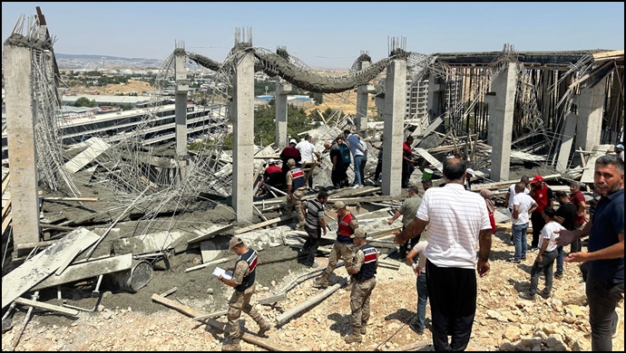 Şanlıurfa'da İnşaat Çöktü: 2 İşçi Yaralandı