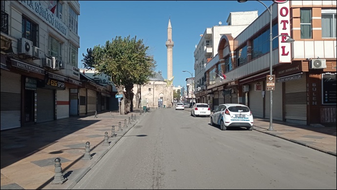 Şanlıurfa'da kısıtlamanın ikinci gününde de sessizlik devam ediyor