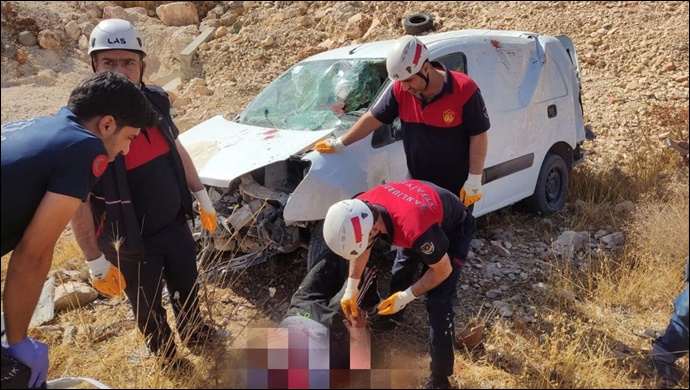 Şanlıurfa'da kontrolden çıkan otomobil şarampole devrildi: 1 yaralı