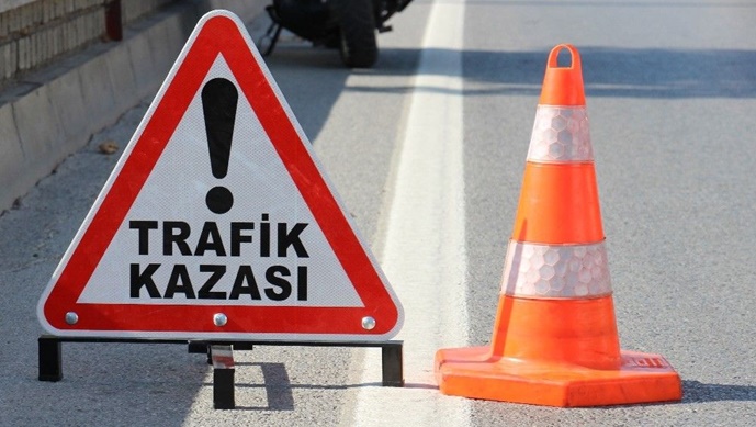 Şanlıurfa'da minibüs ile otomobil çarpıştı: 6 kişi yaralandı