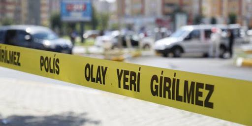 Şanlıurfa'da otomobil refüje çarptı: 2 yaralı