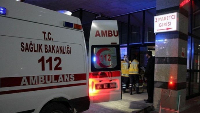 Şanlıurfa'da otomobil tıra çarptı:4 yaralı