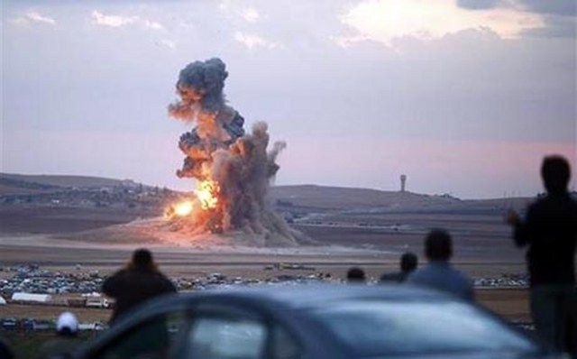 Savaş Bölgesi Kobane güne bombardımanla uyanıyor