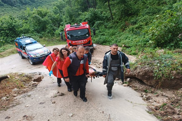 Selde mahsur kalan vatandaş kurtarıldı 