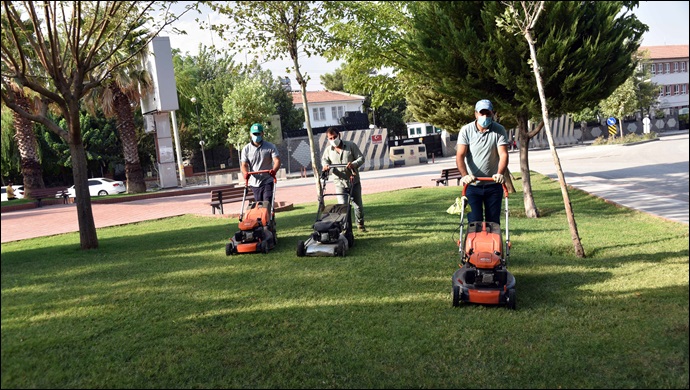 Siverek’te park ve yeşil alanlarda bakım çalışmaları sürüyor