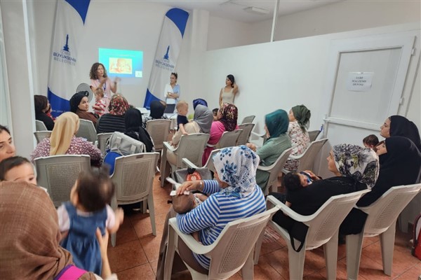 Süvari Dayanışma Noktası’nda annelere bebek bakımıyla ilgili eğitim verildi