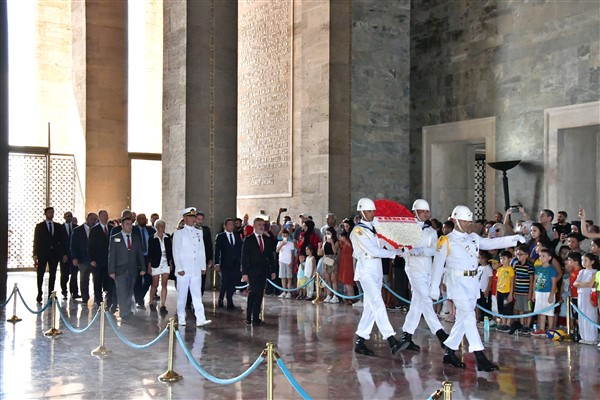 TÖDEB Anıtkabir'i ziyaret etti