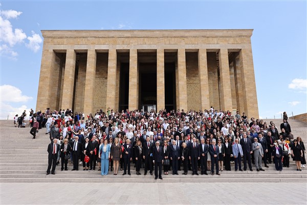 Türk Eğitim Vakfı  Anıtkabir’de Ata’nın huzuruna çıktı