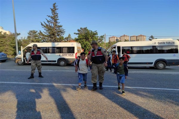 Ülke genelinde 51 bin 870 okul servis aracı kontrol edildi