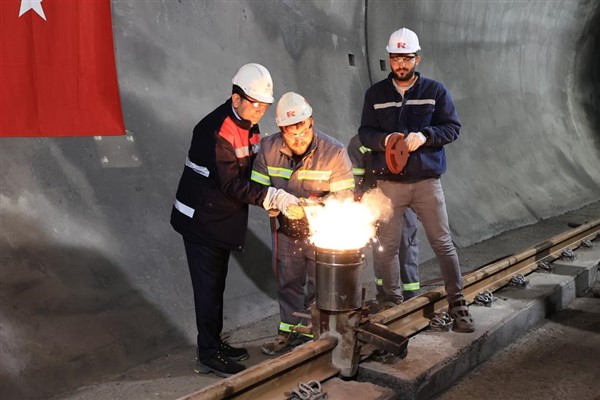 Ümraniye-Ataşehir-Göztepe metro hattının  ray döşeme işlemleri başladı