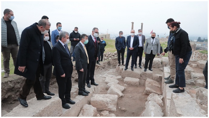 Urfa Kalesinde Tarihe Işık Tutacak Kazılar Sürüyor-(VİDEO)