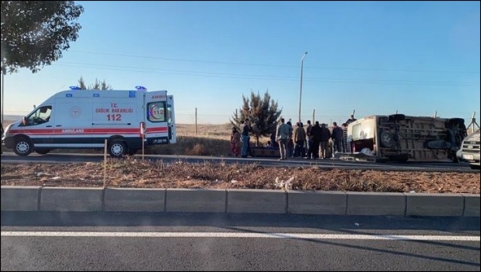 Urfalı Tarım İşçilerini Taşıyan Minibüs Devrildi:16 Yaralı