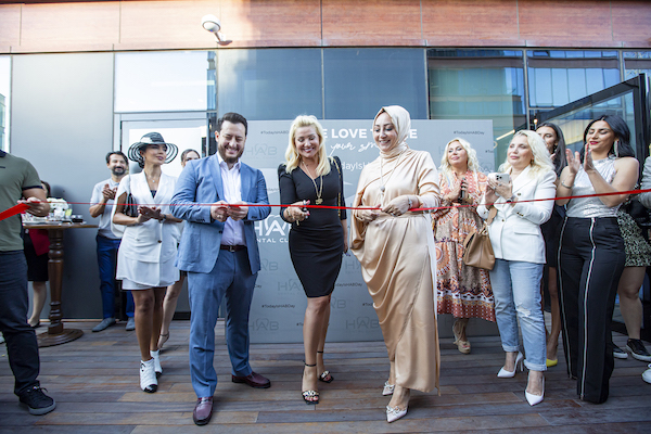 Vadi İstanbul’daki HAB Dental Clinic’in açılışı Zahide Yetiş moderatörlüğünde gerçekleştirildi