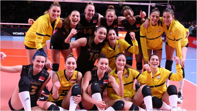 VakıfBank, lider olarak yarı finalde